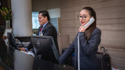 se solicita recepcionista bodeguero el hotel hilton colon en ecuador